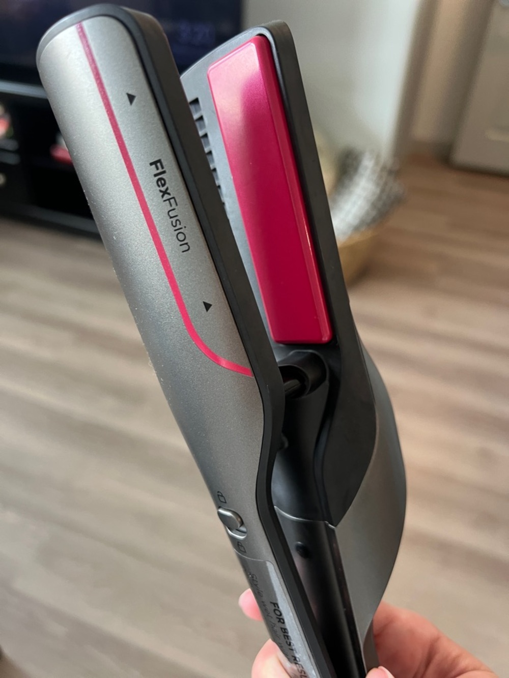 Shark Glam Flexi-Styler Hair Straightener - Gray with Pink Trim. - Picture 2 of 5